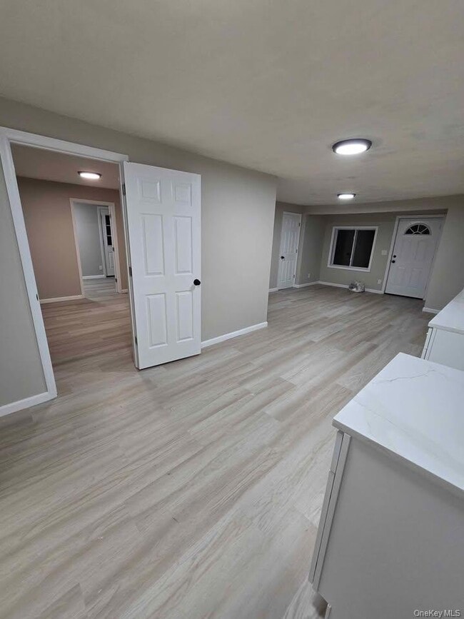 Building Photo - 991 N Quaker Ln