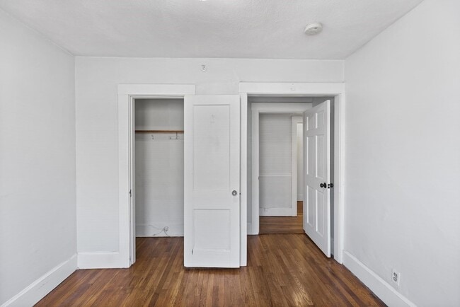 Building Photo - 198 Harris St