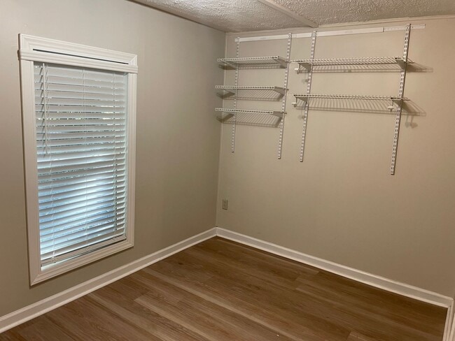 Building Photo - 3 BEDROOM 2 BA SINGLEWIDE  MOBILE HOME W R...