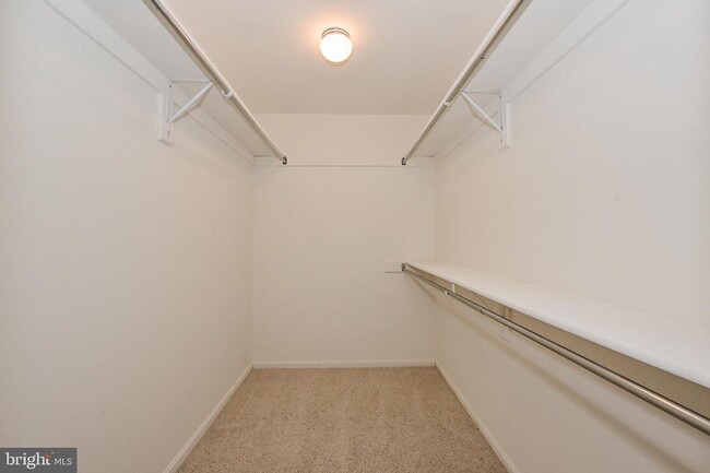 Building Photo - 7415 Gillingham Row