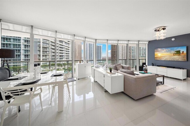 Building Photo - 495 Brickell Ave