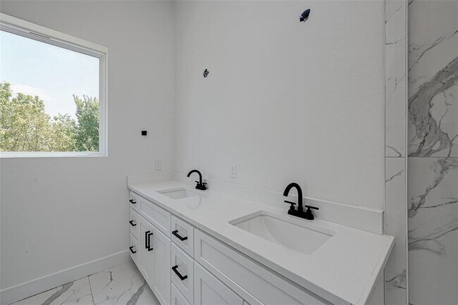 Building Photo - 6024 Beall St