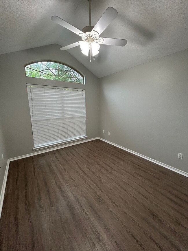 Building Photo - Updated Midway Corner Lot