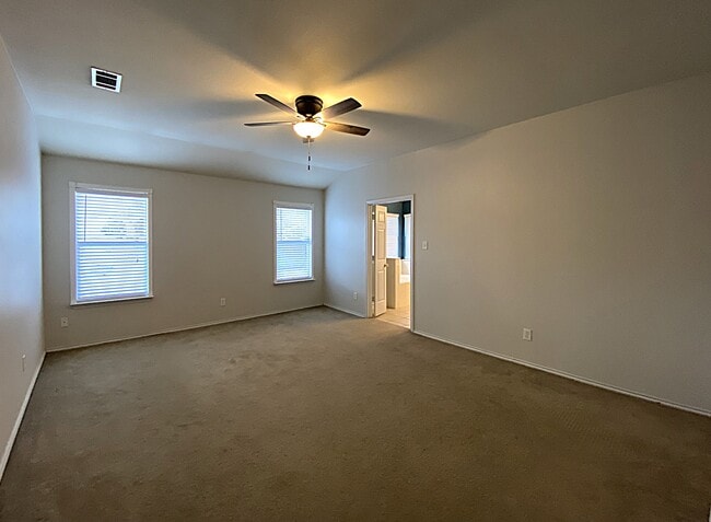 Building Photo - 102 Mission Dr