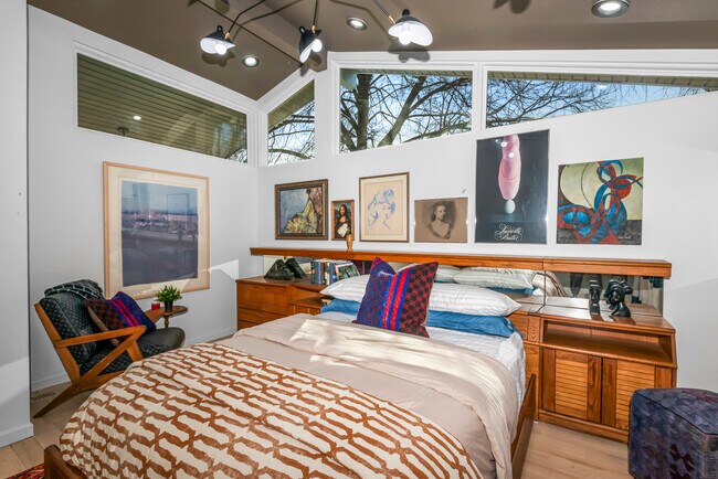 Building Photo - MCM Ranch : Modern 5BR Near Henry Ford & McLaren
