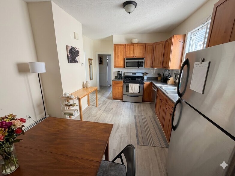 Building Photo - 68 Winchester St