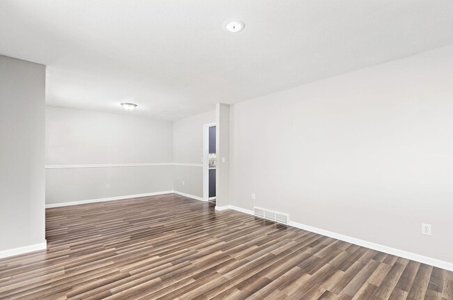 Building Photo - Spacious Overland Park 4 Bedroom Home - Av...