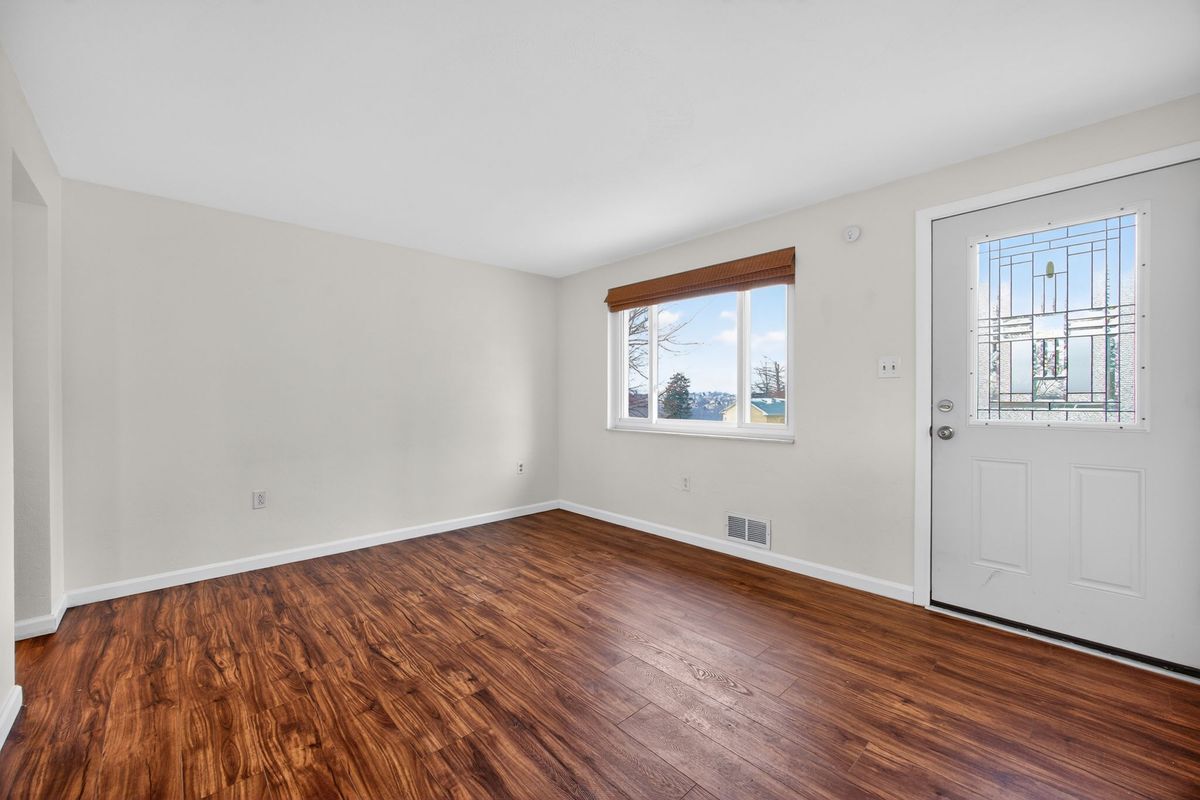 Building Photo - 616 Lane Way