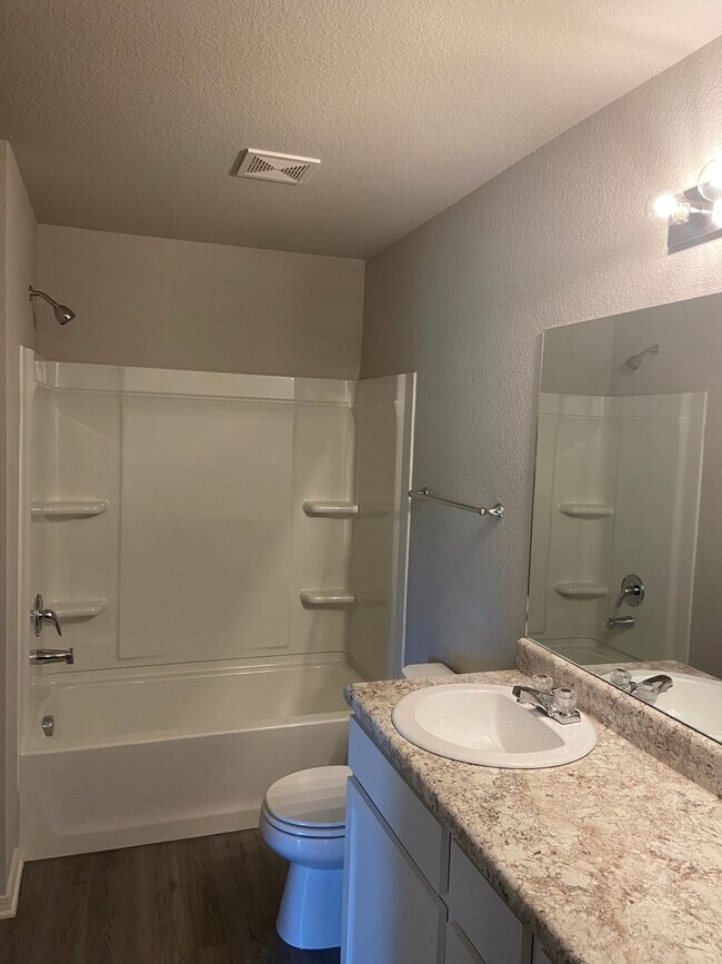 Building Photo - *Pre-leasing* Three Bedroom | Two Bath Hom...
