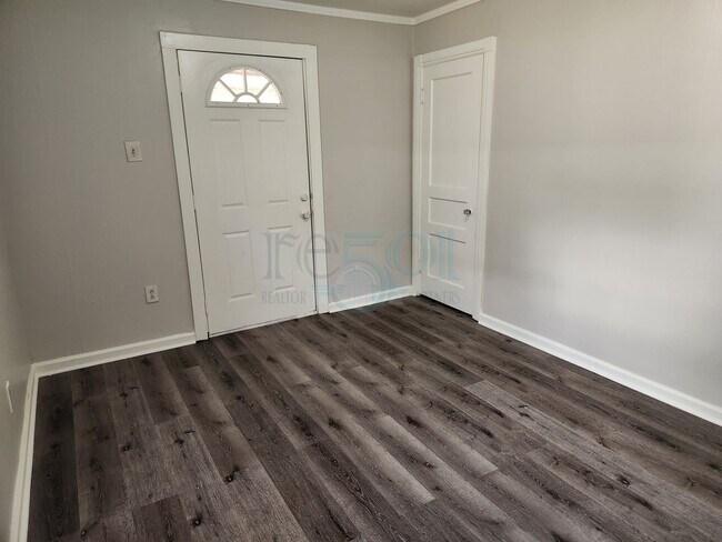 Building Photo - Riverdale Bungalo