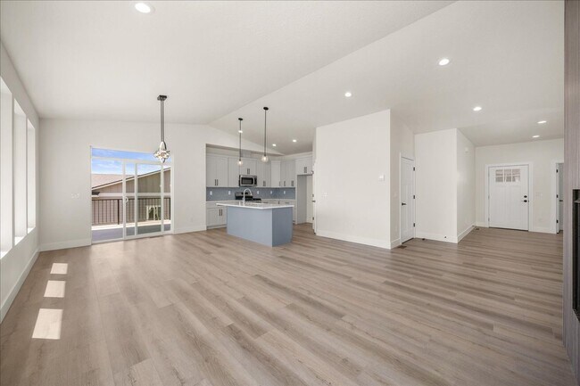 Building Photo - $3,800 - 4 Bed / 3 Bath Stunning Brand New...