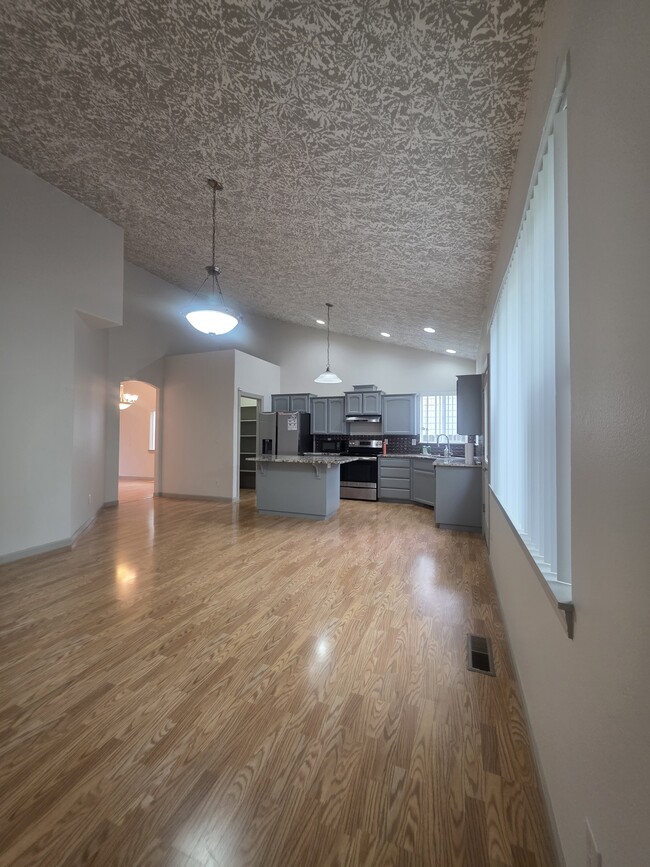 Building Photo - 4373 Hearth St NE