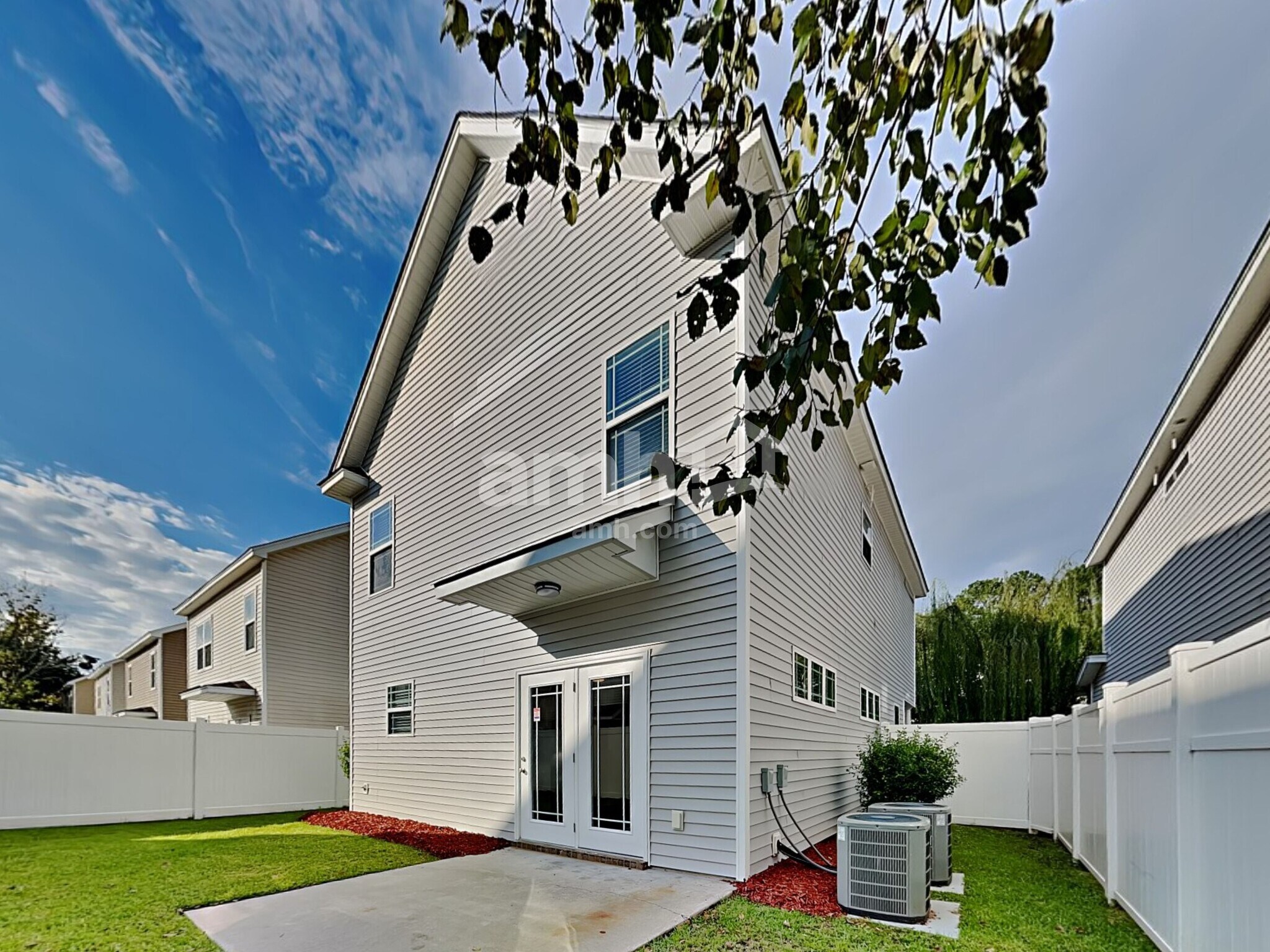 Building Photo - 625 Summer Hill Way