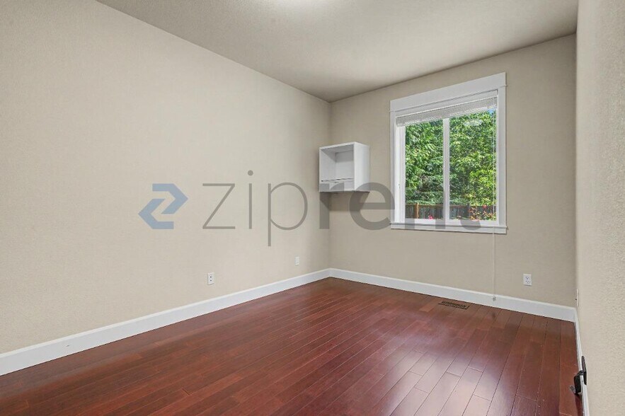 Building Photo - Unit