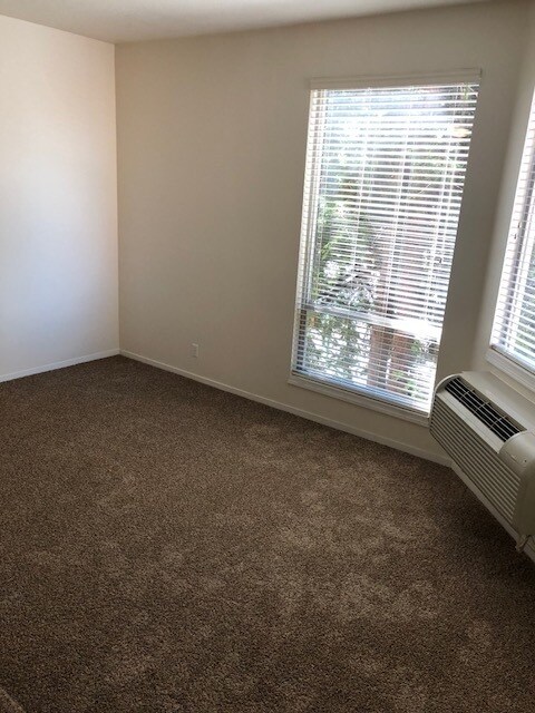 Building Photo - 1535 SW Clay St #106 ~ Clay Street Commons...