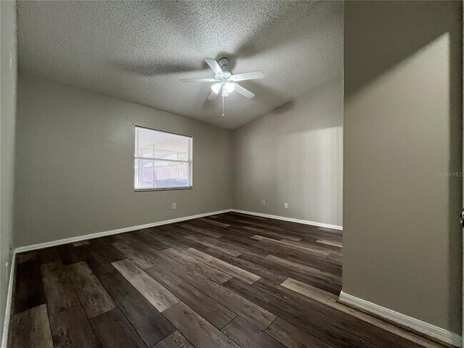 Building Photo - 1465 Tiverton Dr