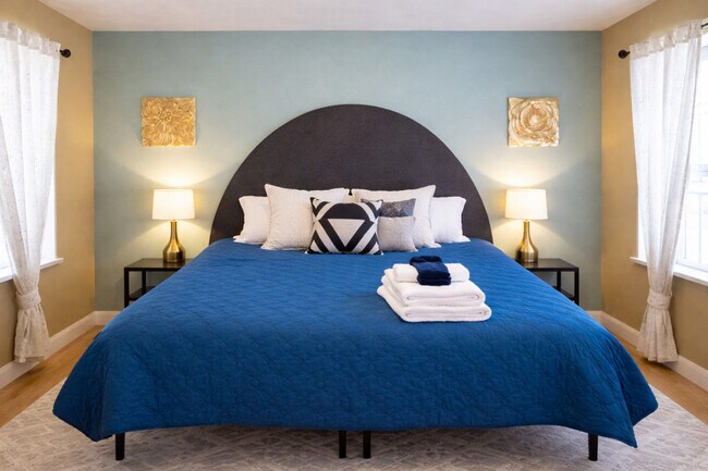 Building Photo - 170 E 100 N