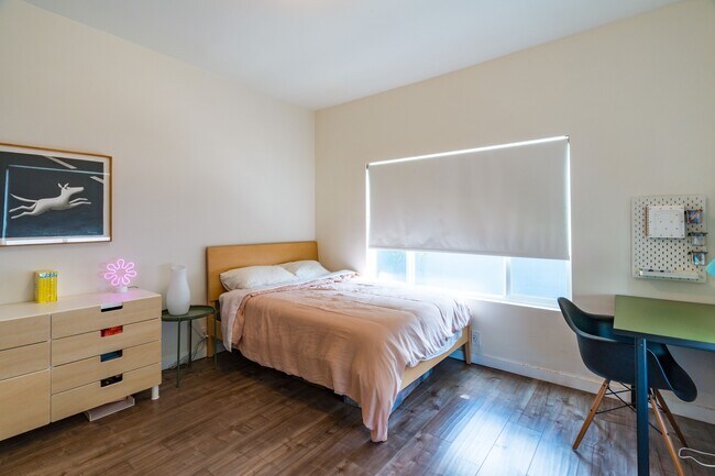 Building Photo - 1460 Yosemite Dr