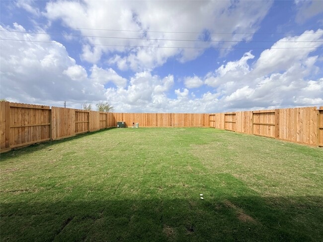 Building Photo - 31906 Blossom Ln