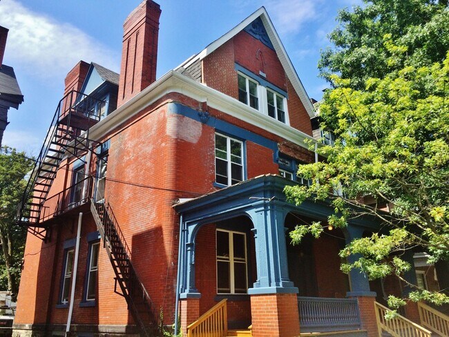 Primary Photo - Highland Park - Apartments For Rent In Pit...