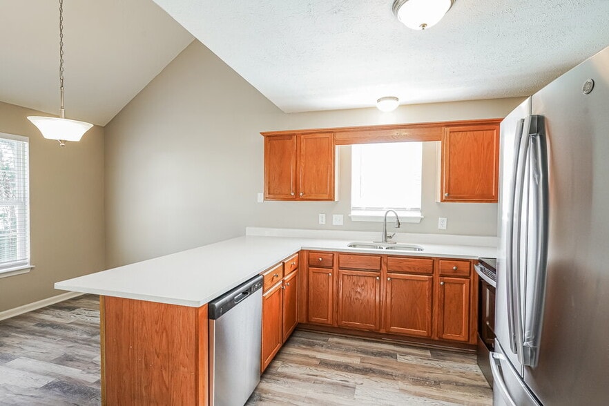 Building Photo - 1057 Tom Hailey Blvd