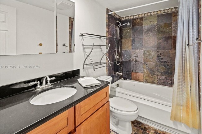 Building Photo - 4400 Hillcrest Dr