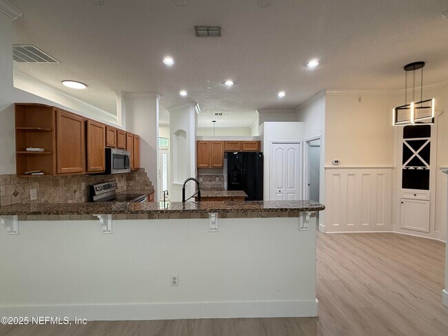 Building Photo - 12244 Lake Fern Dr
