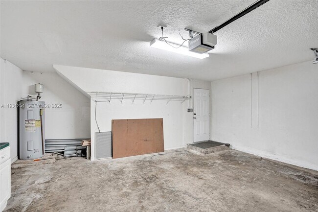 Building Photo - 2057 SE Avon Park Dr