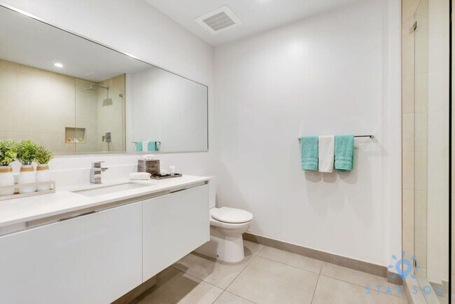Building Photo - 777 N Ocean Dr