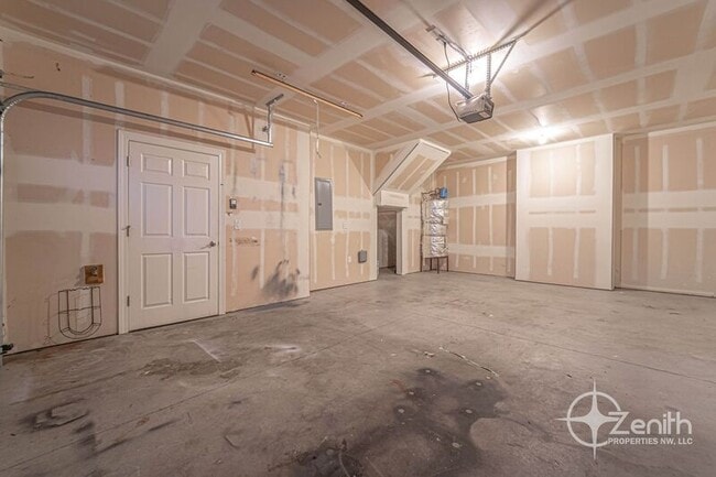 Building Photo - 8108 NE 35th Ave