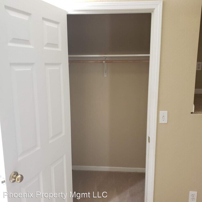 Building Photo - 3409-3411 Squirrel Dr