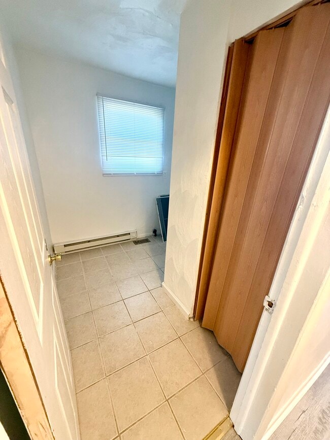 Building Photo - 1724 Selden Ave