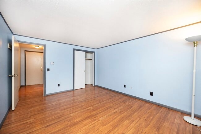 Building Photo - 11 Leonard Rd