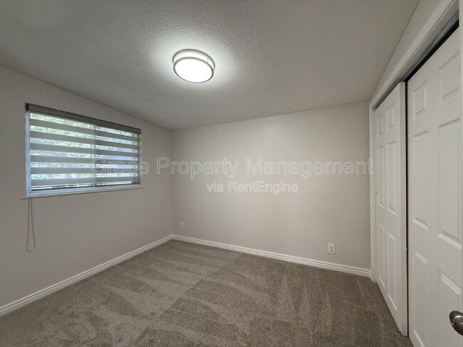 Building Photo - 2125 S Acoma St