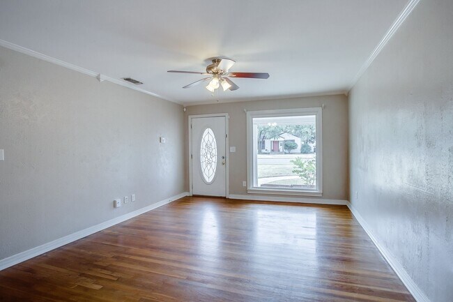 Building Photo - Pre leasing for fall 2026! 4/2 in Tech Terrace