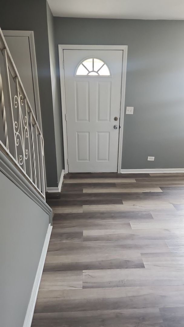 Building Photo - Beautiful 3-BR Home with Backyard Park Access – Available Now!