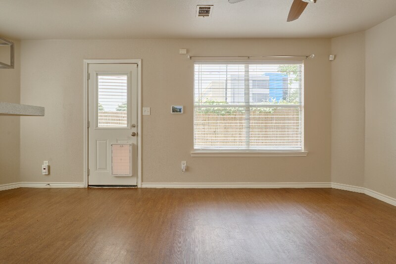 Building Photo - 1582 Parkfield Cir