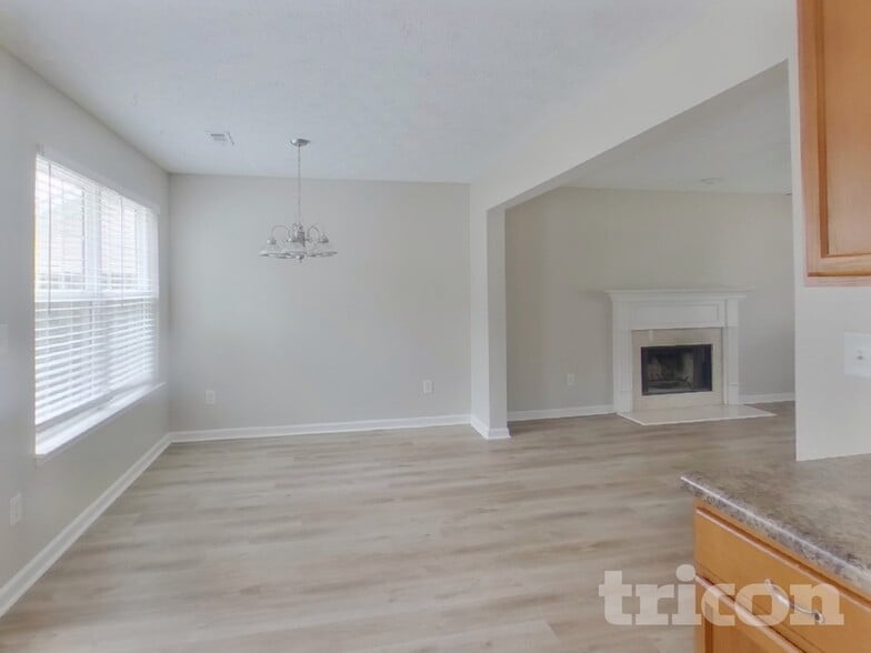 Building Photo - 4028 Deer Run Trce