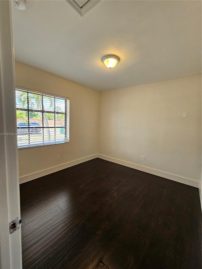 Building Photo - 16321 SW 96th Ave