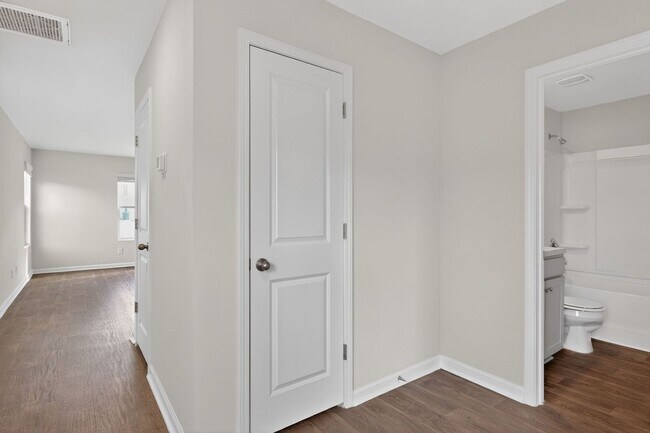 Building Photo - 127 Birch Cir