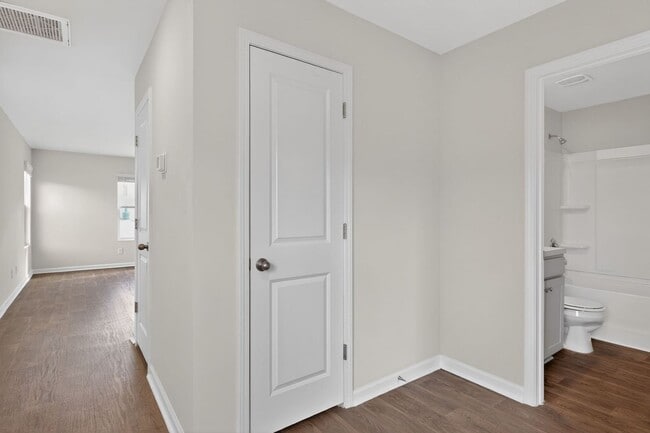 Building Photo - 4 bedroom 3 bath townhome in Rice Hope