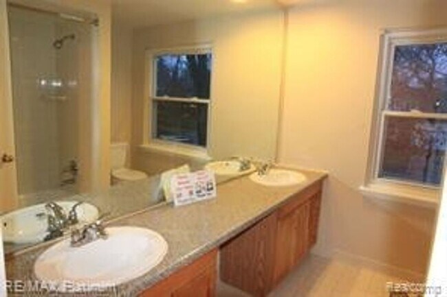 Building Photo - 5116 Prentis-