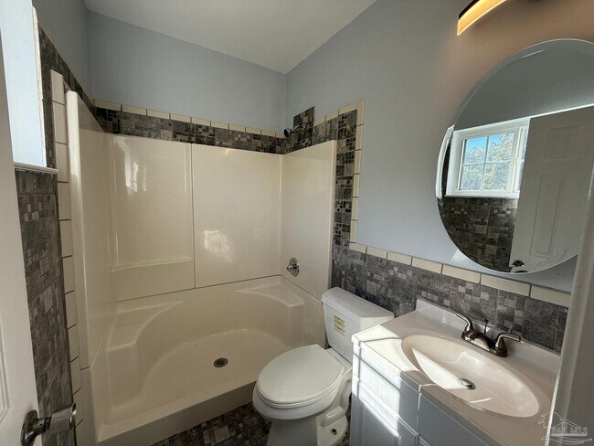 Building Photo - 808 Woodland Dr