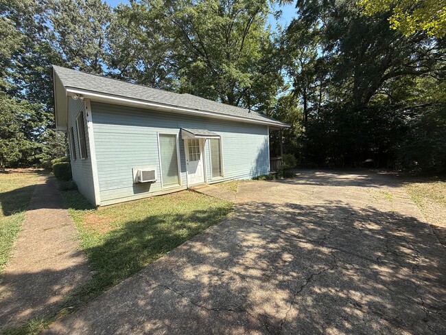 Building Photo - Northgate Home