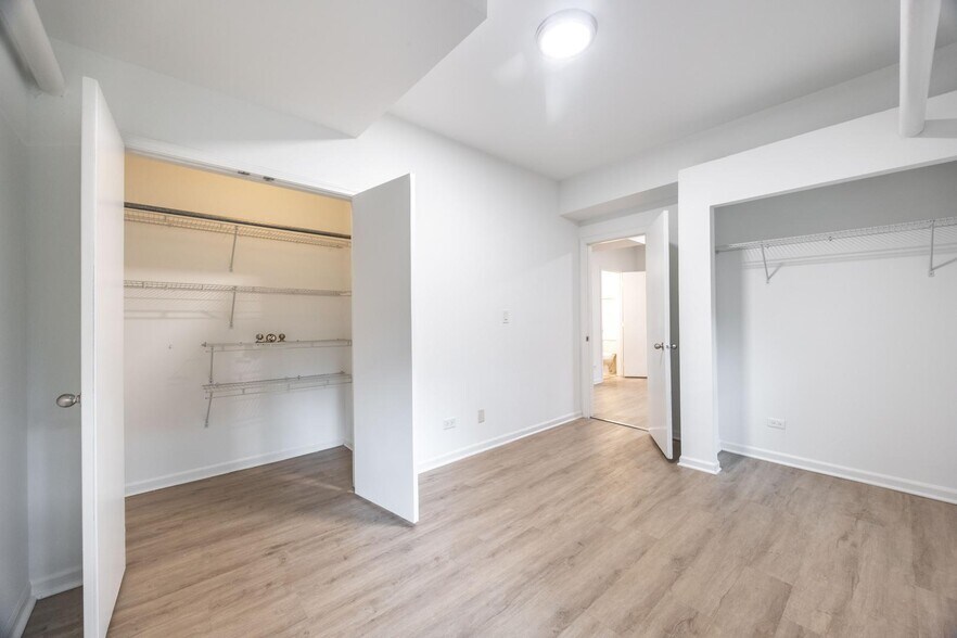 Building Photo - 5054 N Winthrop Ave