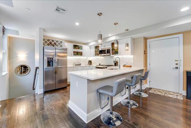 Building Photo - 126 Delaware Ave