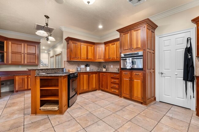 Building Photo - 5004 Cypress Lake Dr