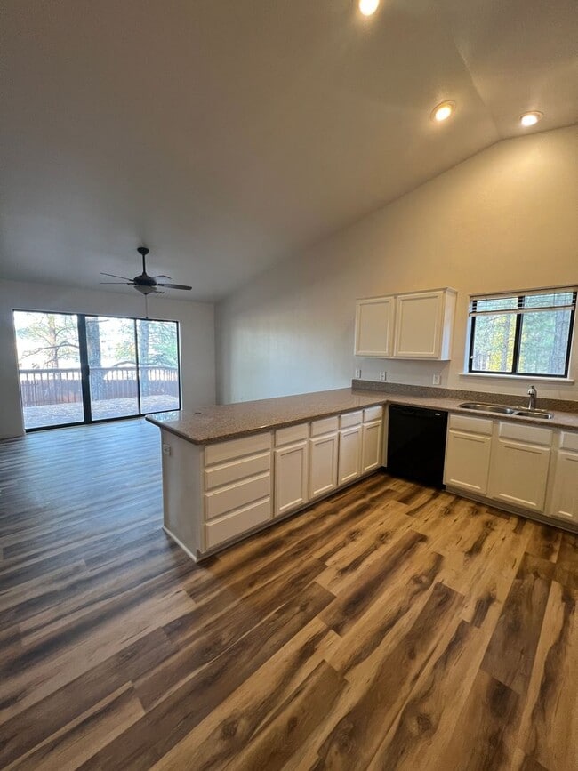 Building Photo - Ponderosa Trails - 4 bedroom house $3,975