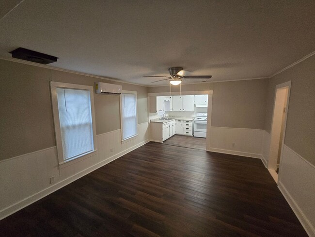 Building Photo - ***Newly remodeled 2/1*** located in the heart of Mineral Wells, TX minuets from Downtown