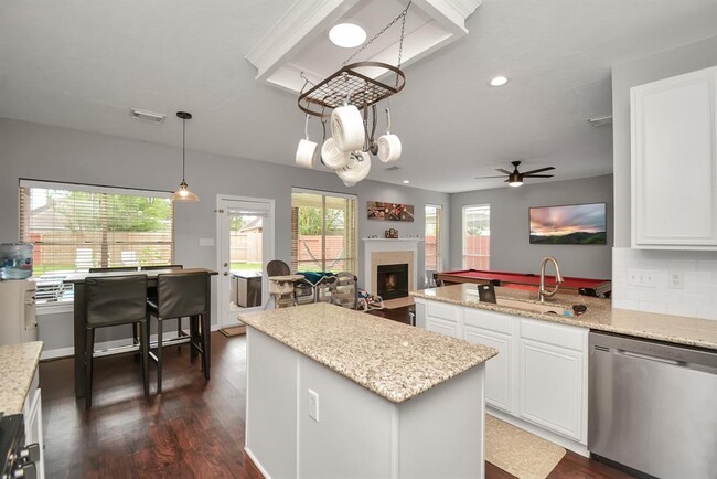 Building Photo - 2322 Lord Nelson Dr